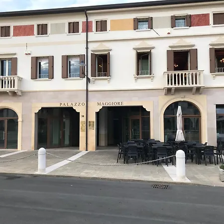 Palazzo Maggiore B דירה